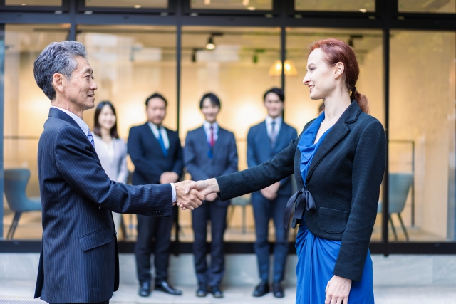 給与計算アウトソーシングを社労士に依頼する際の比較ポイントとは？失敗しない成功事例5選